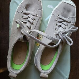 Cariuma Kids Taupe Sneakers with Green Accents